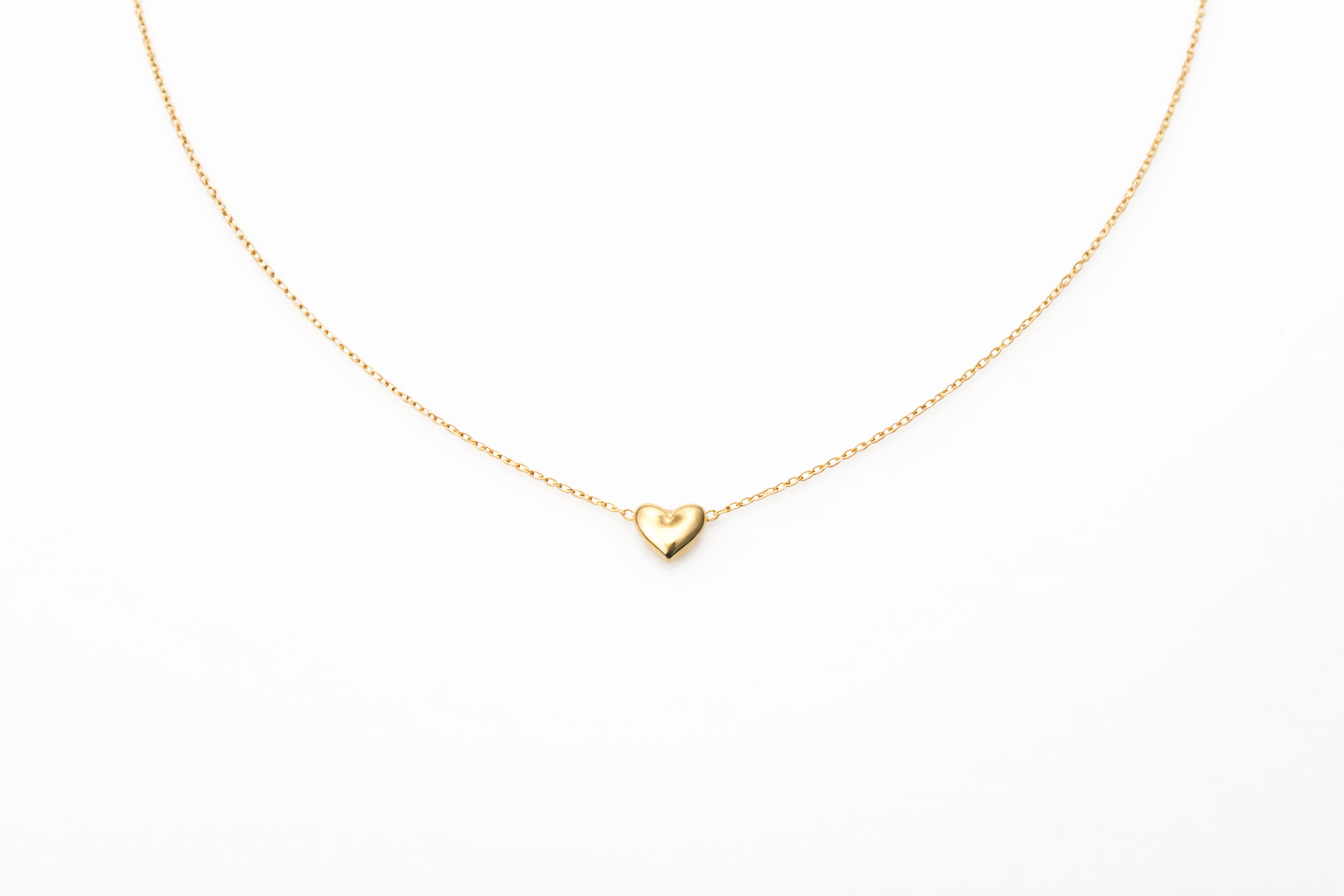 Gold heart pendant necklace