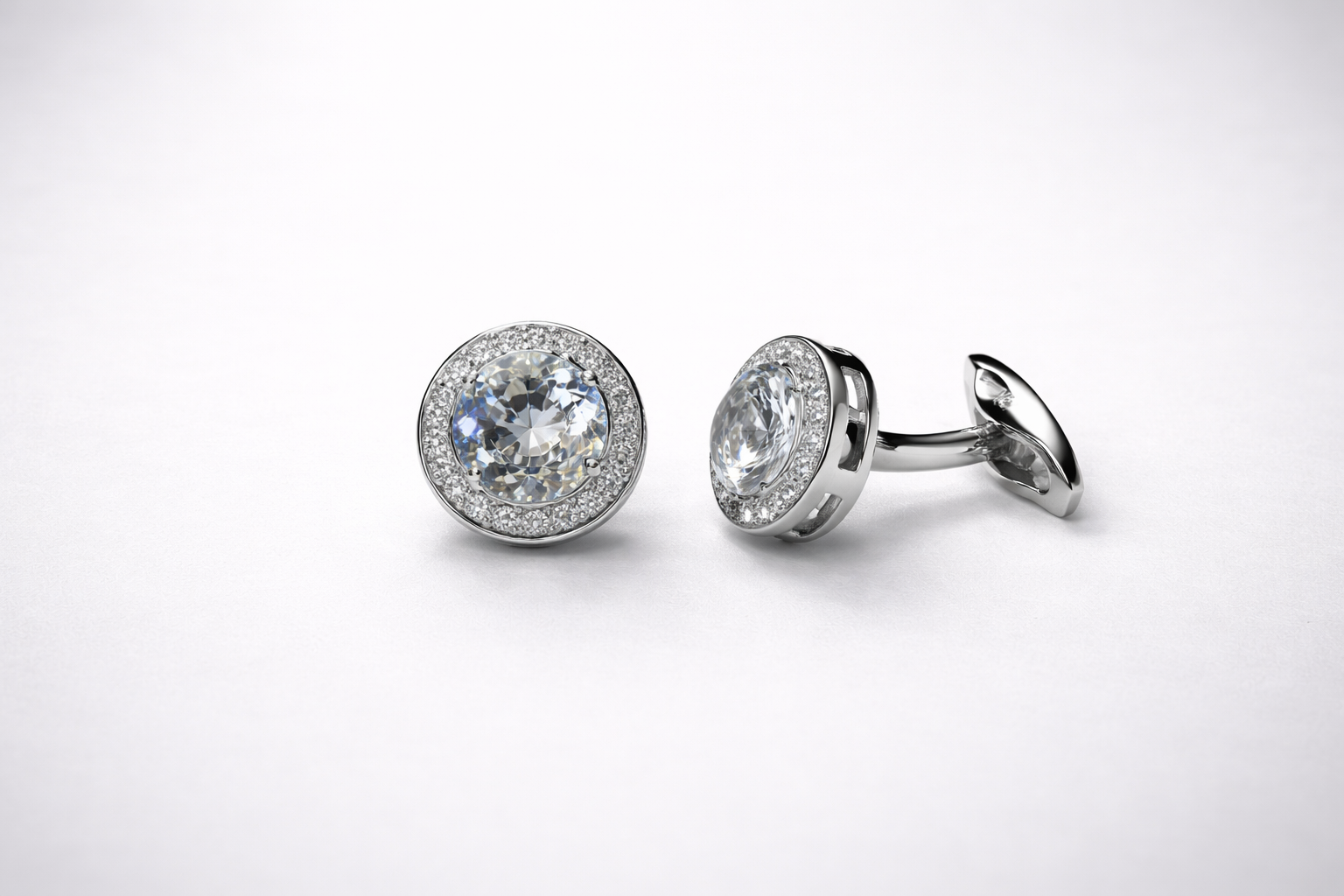 Sparkling diamond cufflinks in white gold