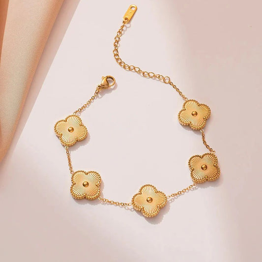 Clover Charm Bracelet (Golden)